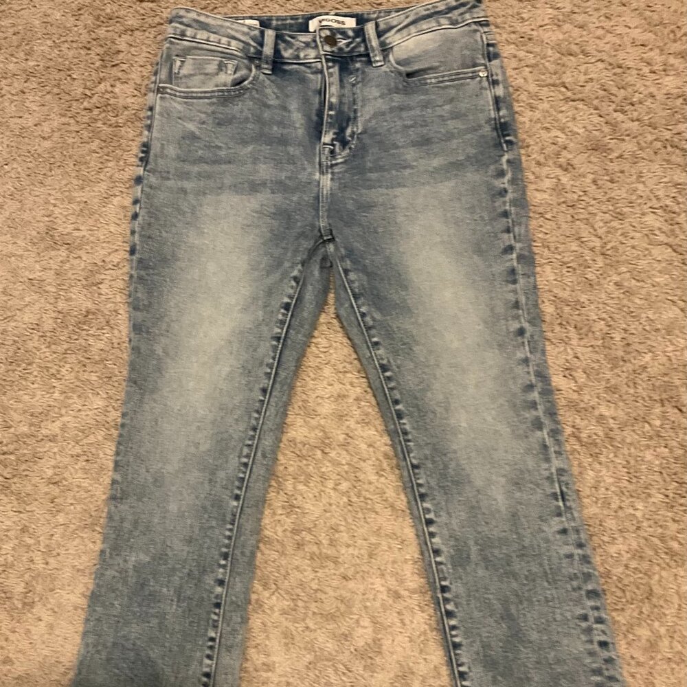 vigoss cropped bootcut jeans. size: 27. color: light wash.